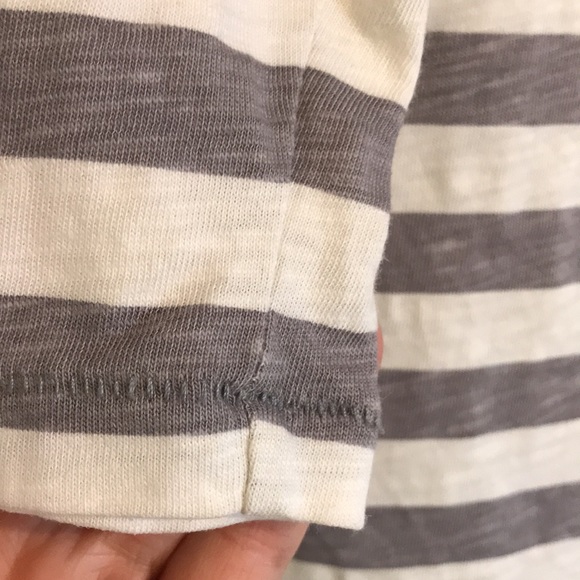 DKNY worn 2x shrank in wash! 💯 cotton fits like a size S beautiful soft fabric - Picture 5 of 7